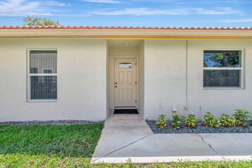 Building Photo - 3121 Florida Blvd