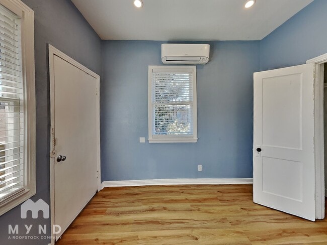 Building Photo - 4624 Junius St