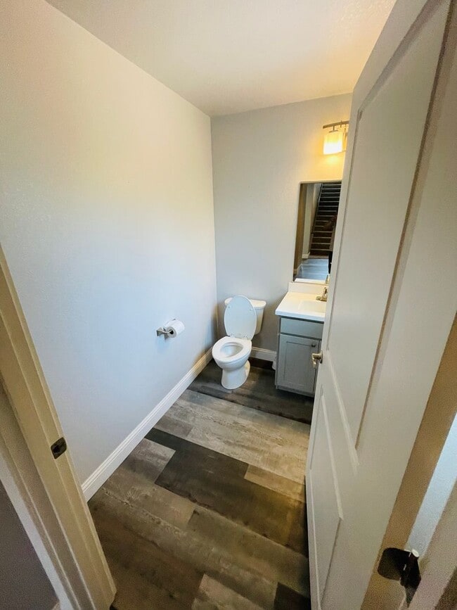 Building Photo - Entertainers delight, 3bdrm 2.5 bath home ...