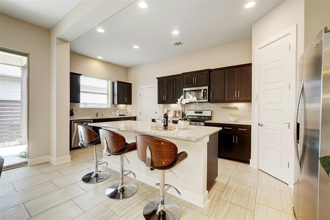 Building Photo - 1603 Arcilla St