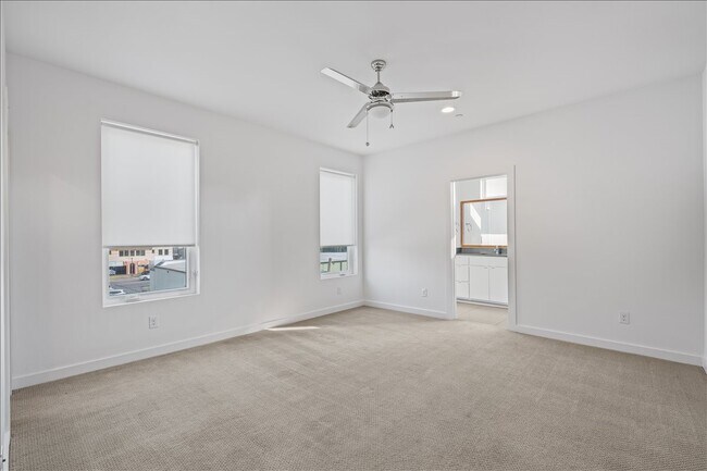 Building Photo - 1715 Bennett Ave