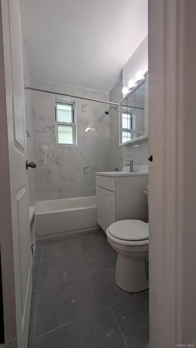 Primary Photo - 32-06-32200 200th St