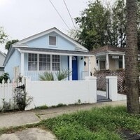 Building Photo - Available 8/1. Beautiful 3 BR/2 BA Home in...