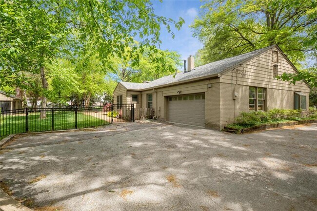 Building Photo - 101 Graybridge Rd