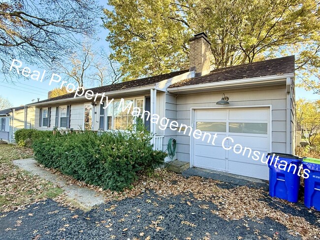 Building Photo - 3 Bedroom 2 Bath Home in Overland ParK