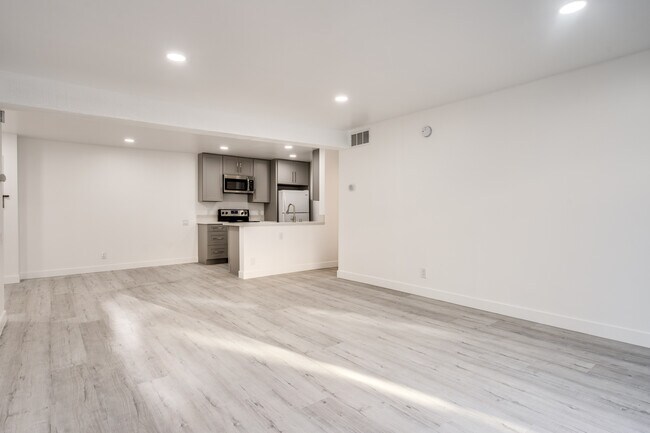 Building Photo - 5460 White Oak Ave