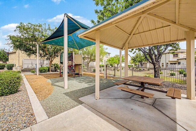 Building Photo - 26616 N Babbling Brook Dr