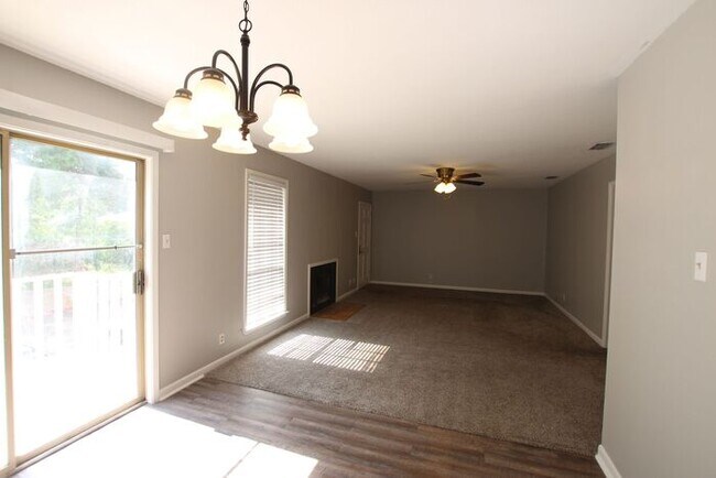 Building Photo - Coming Soon! 2 bed 2 bath Apartment in Sou...
