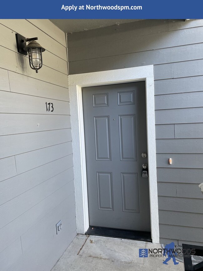 Newer Very Nice 2 Bedroom 1 Bathroom/patio... 173 Northridge Terrace