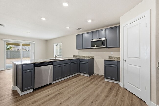 Building Photo - Amazing home in wonderful Ghost Hollow Ranch