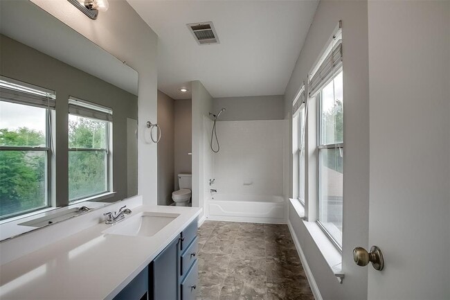 Building Photo - 2504 Byfield Dr