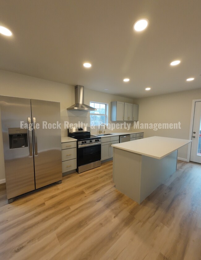 Building Photo - 1369 E 67th St