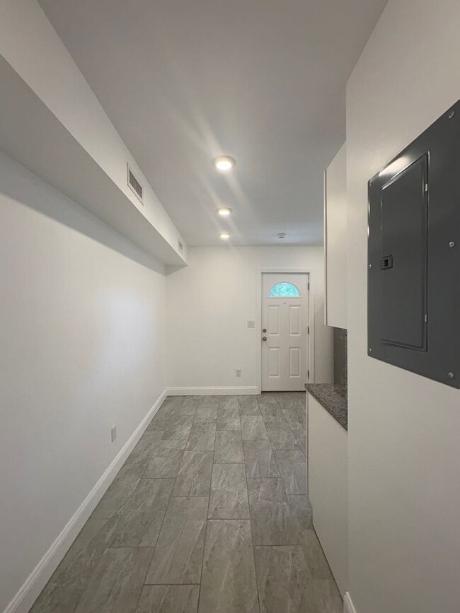 Building Photo - LYNN/BOSTON NO BROKER FEES! BRAND NEW FULLY RENOVATED ONE BEDROOM UNIT IN TOP COMMUTER LOCATION!