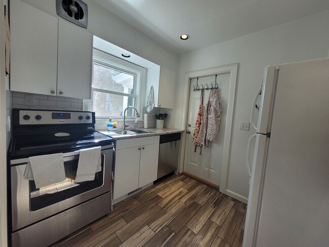 Building Photo - 225/227 Summit Ave