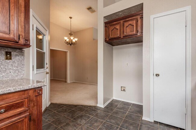 Building Photo - 10418 N Pagewick