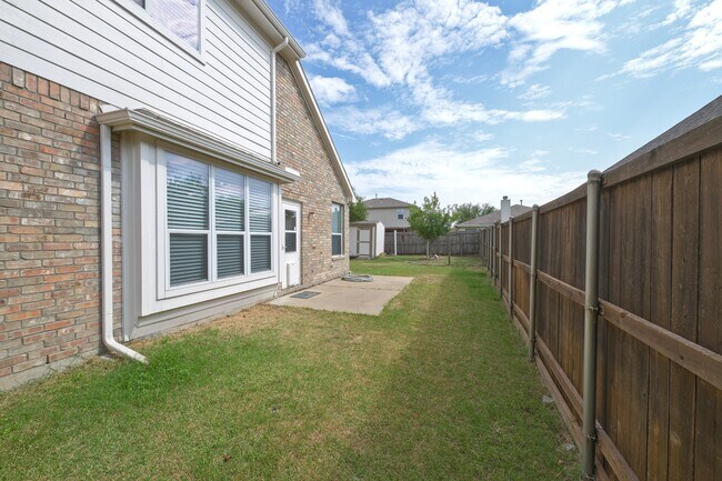 Building Photo - 3001 Claybrook Dr