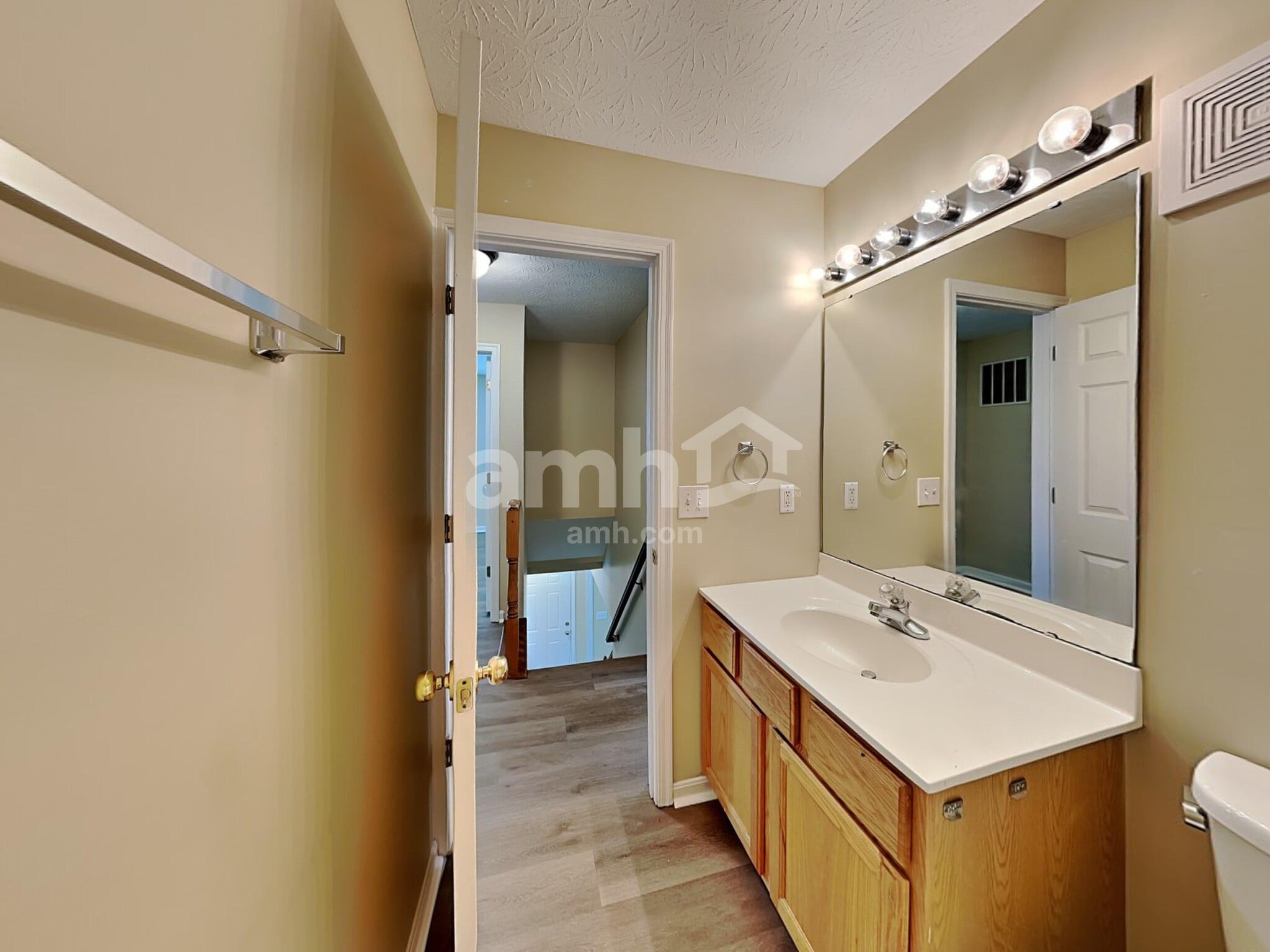 Building Photo - 725 Kent Cir