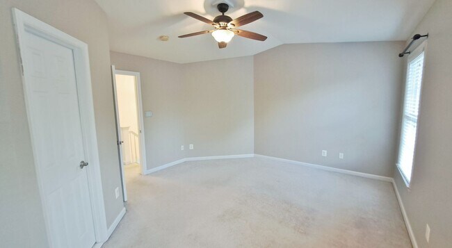 Building Photo - 3 Bed / 2-1/2 Bath Single Family Townhome with 1-Car Garage