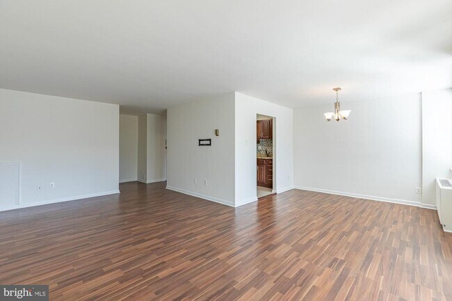 Building Photo - 600 Roosevelt Blvd