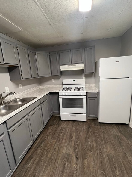 Building Photo - 8 Van Buren St