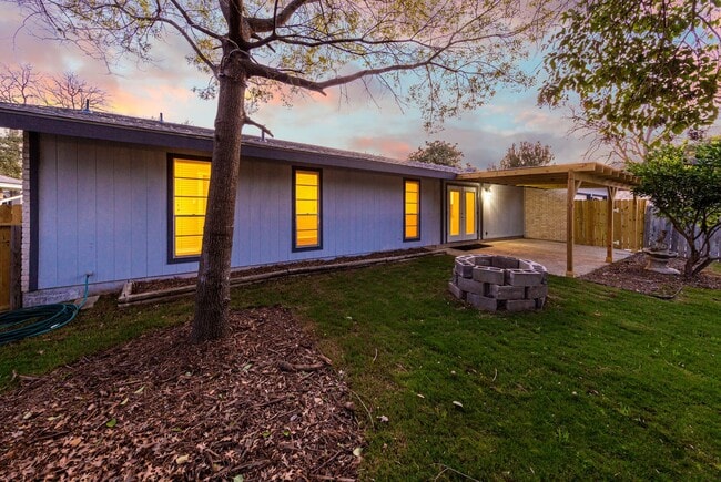 Building Photo - BEAUTIFULLY RENOVATED ONE STORY HOME IN A ...