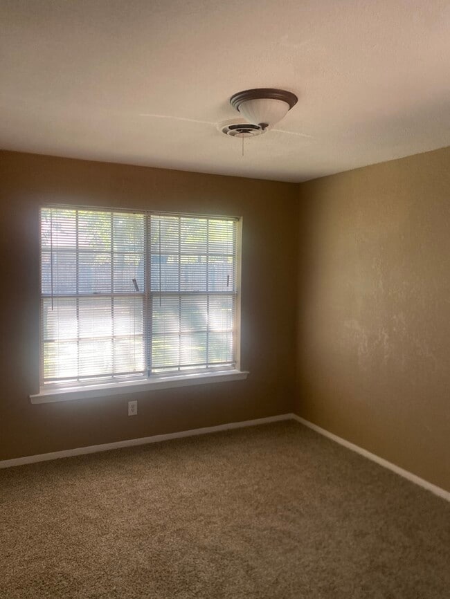 Building Photo - 1507 S Main St