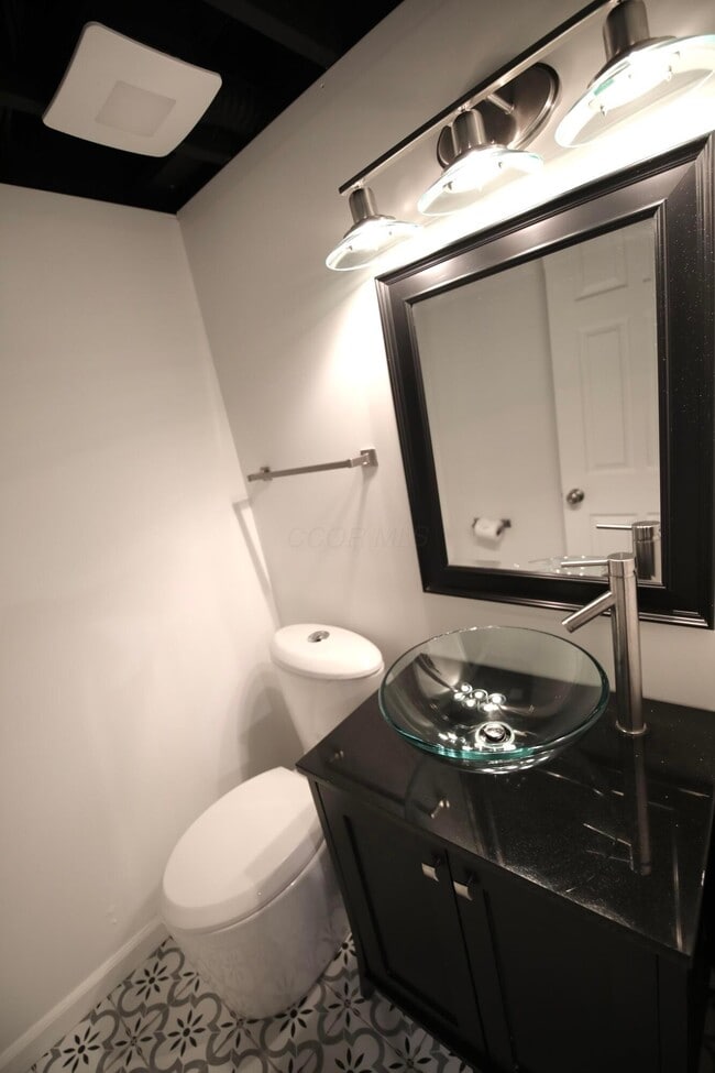 Building Photo - 310 E Beck St