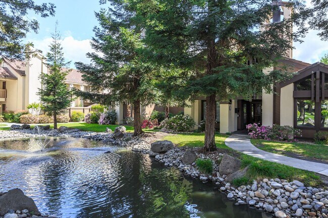 Building Photo - Updated 2-bedroom condo in gated community!