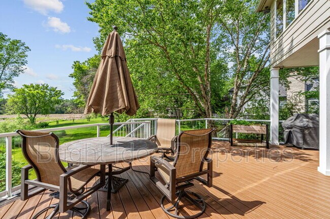 Building Photo - 6210 Deerwood Cir N