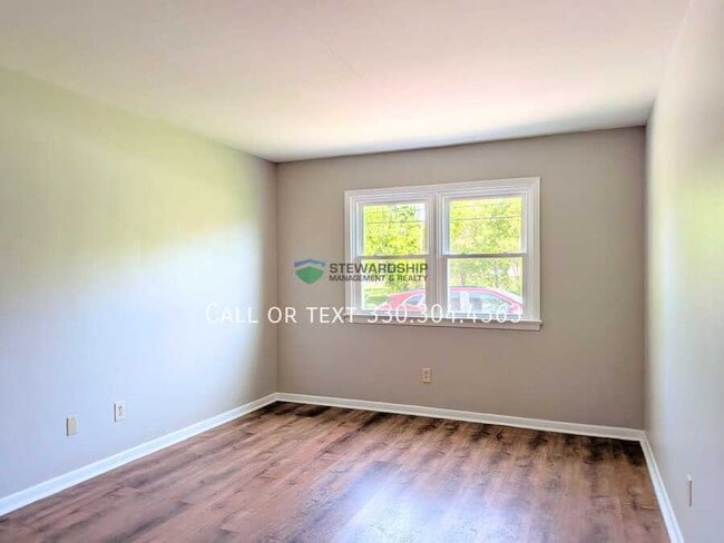 Building Photo - 614 Highland Dr