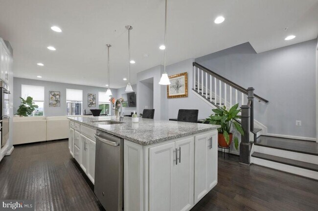 Building Photo - 518 Harborview Dr