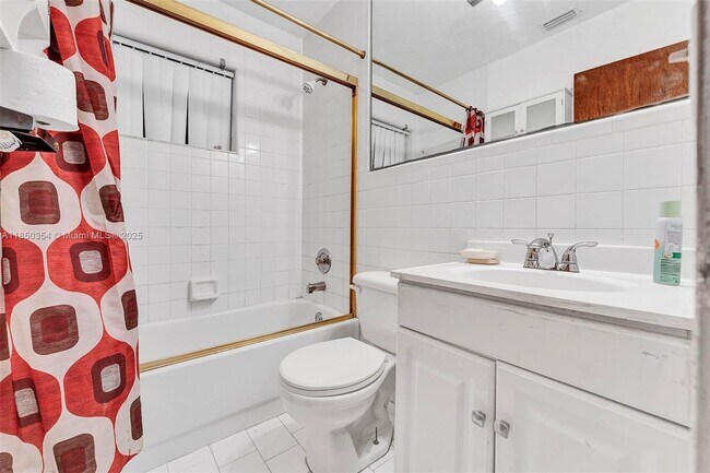 Building Photo - 3950 SW 53rd Ave