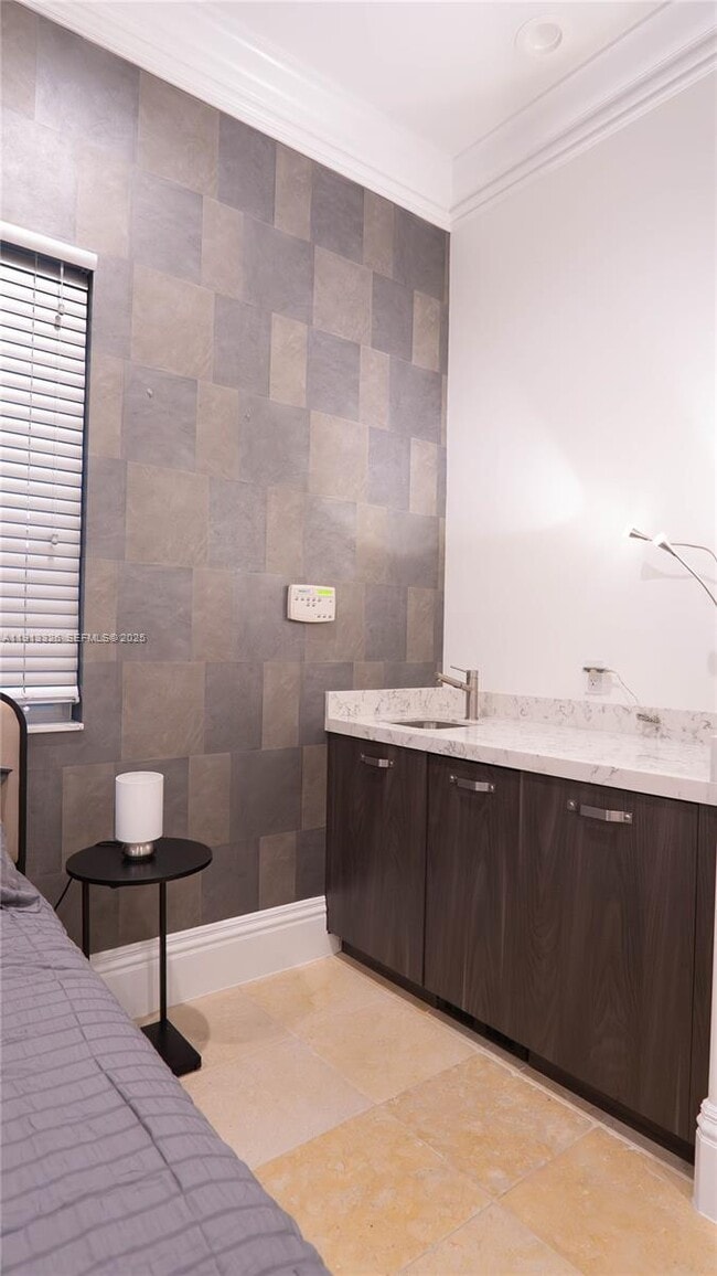 Building Photo - 959 Eve St