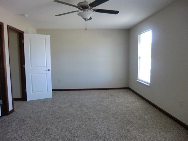 Building Photo - 1463 Village Circle Dr
