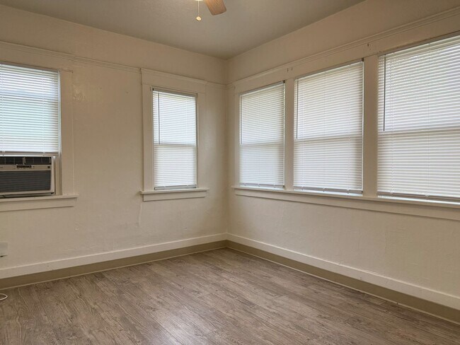 Building Photo - 860w22nd