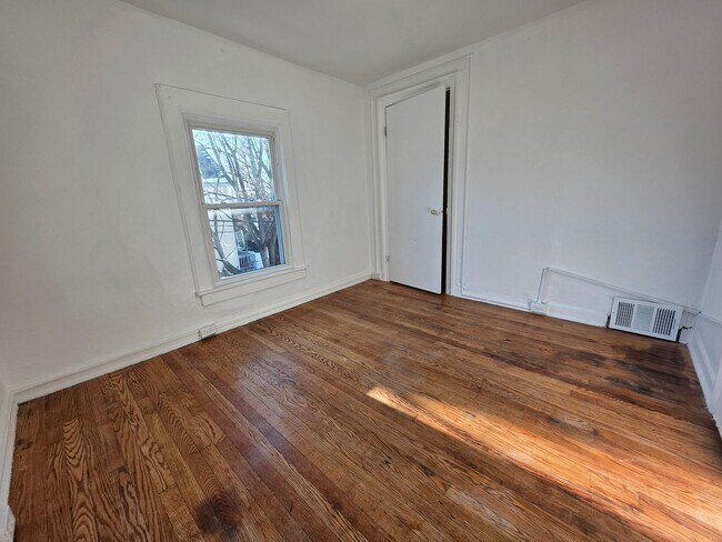 Building Photo - 47 Elmendorf St