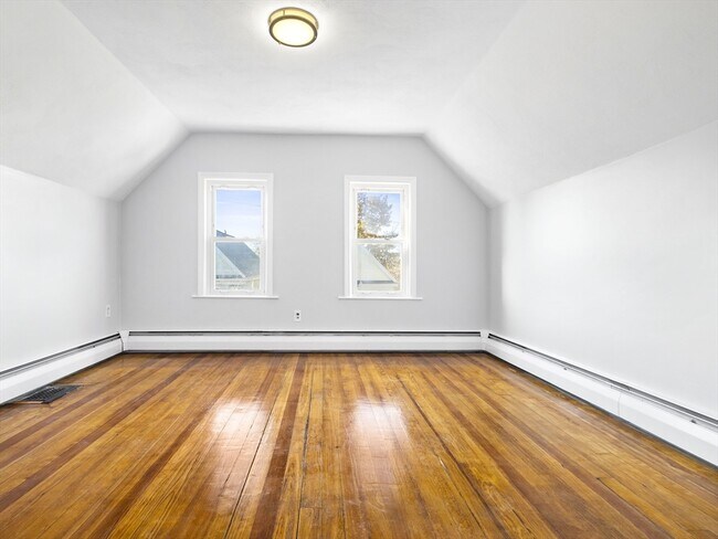 Building Photo - 42 William St