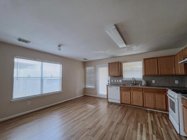 Building Photo - 13410 Blue Swallow Dr