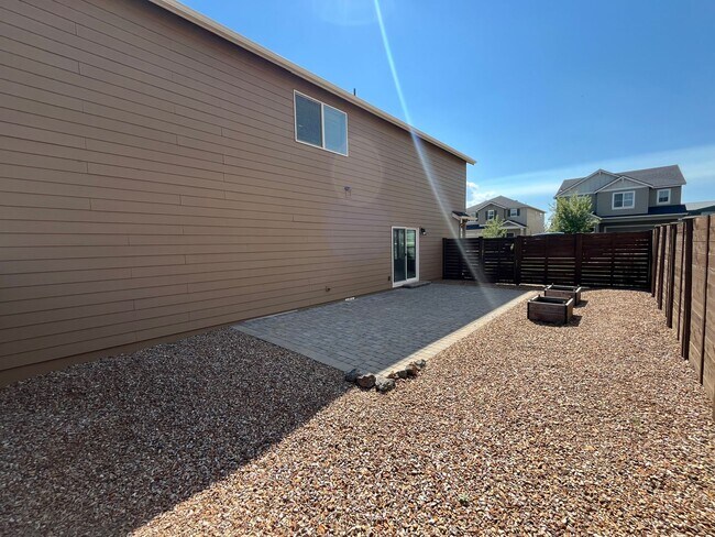 Building Photo - Three Bedroom House in SE Bend