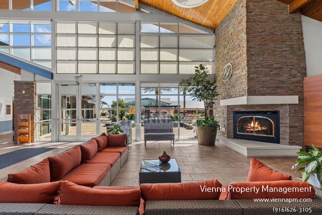 Building Photo - 829 Courtyards Loop