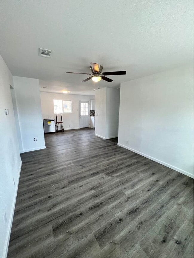 Building Photo - 2222 Duchess Dr