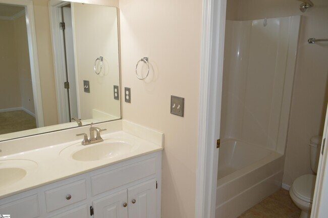 Building Photo - 201 Durham Dr