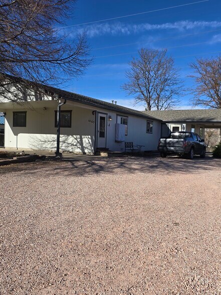 Individual carport plus driveway parking - 12103 Viewpoint Dr