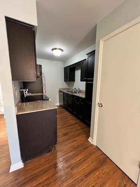 Building Photo - 503 E 6th St