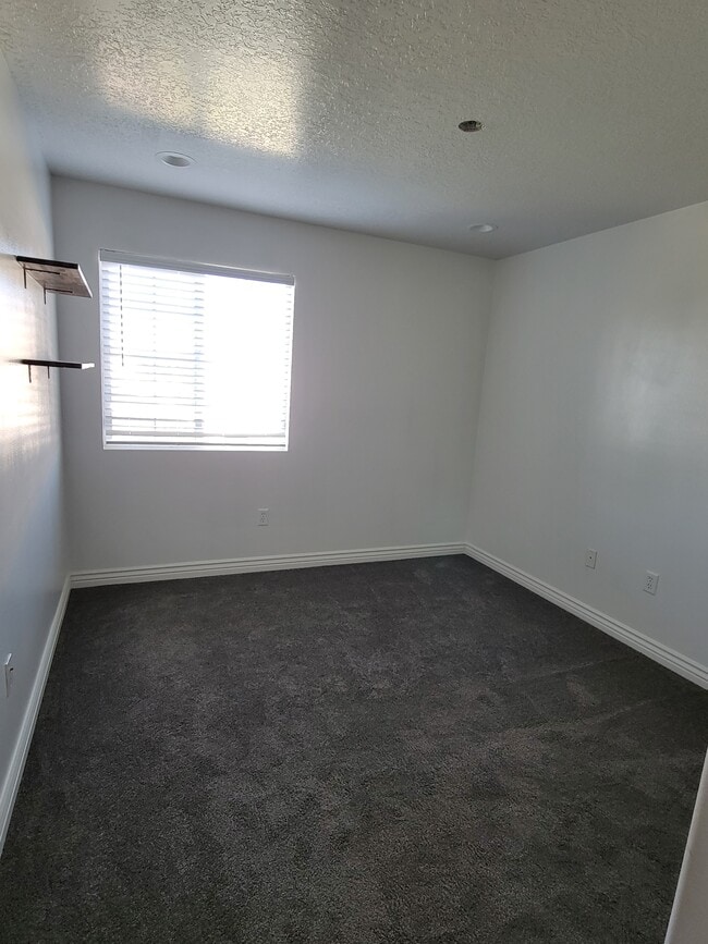 Building Photo - 3969 Romney Park Dr