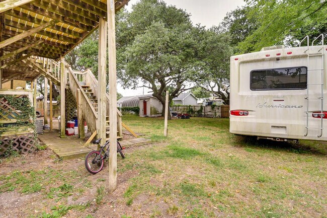 Building Photo - 9611 3rd View St