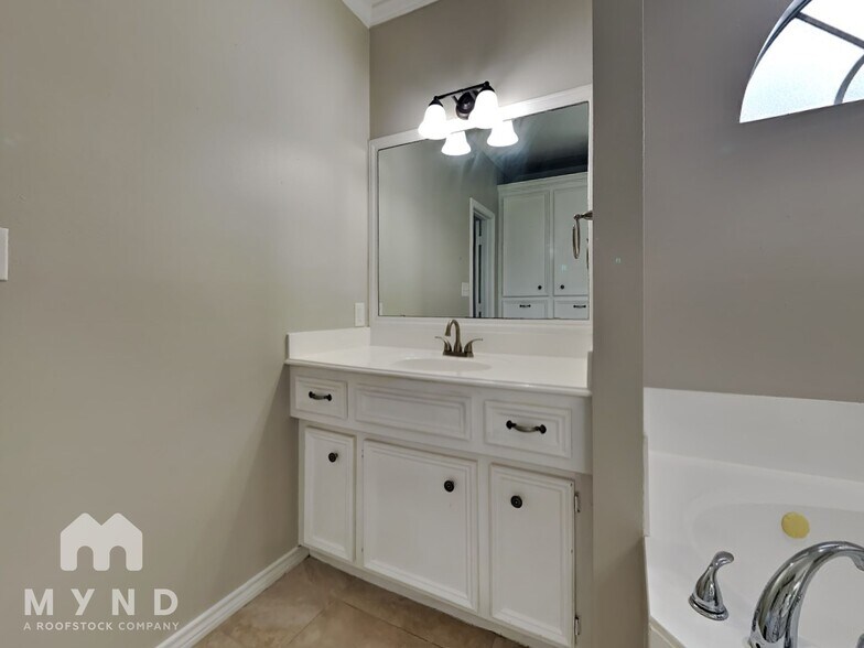 Building Photo - 14226 Reissen Ln