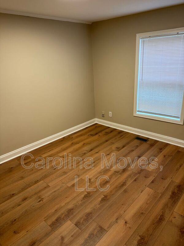 Building Photo - 105 Francis Ave