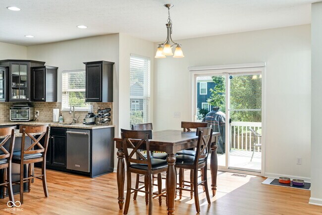 Building Photo - 6192 Bayard Dr