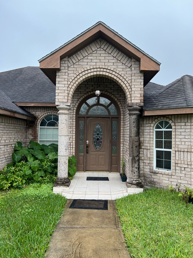 Building Photo - 5513 Sable Dr